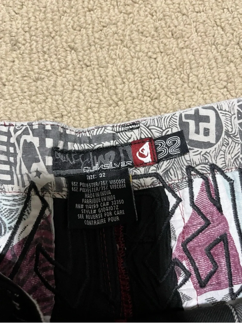 Quiksilver Men's Casual Shorts Gray Black Plaid Size 32 Spellout Graffiti